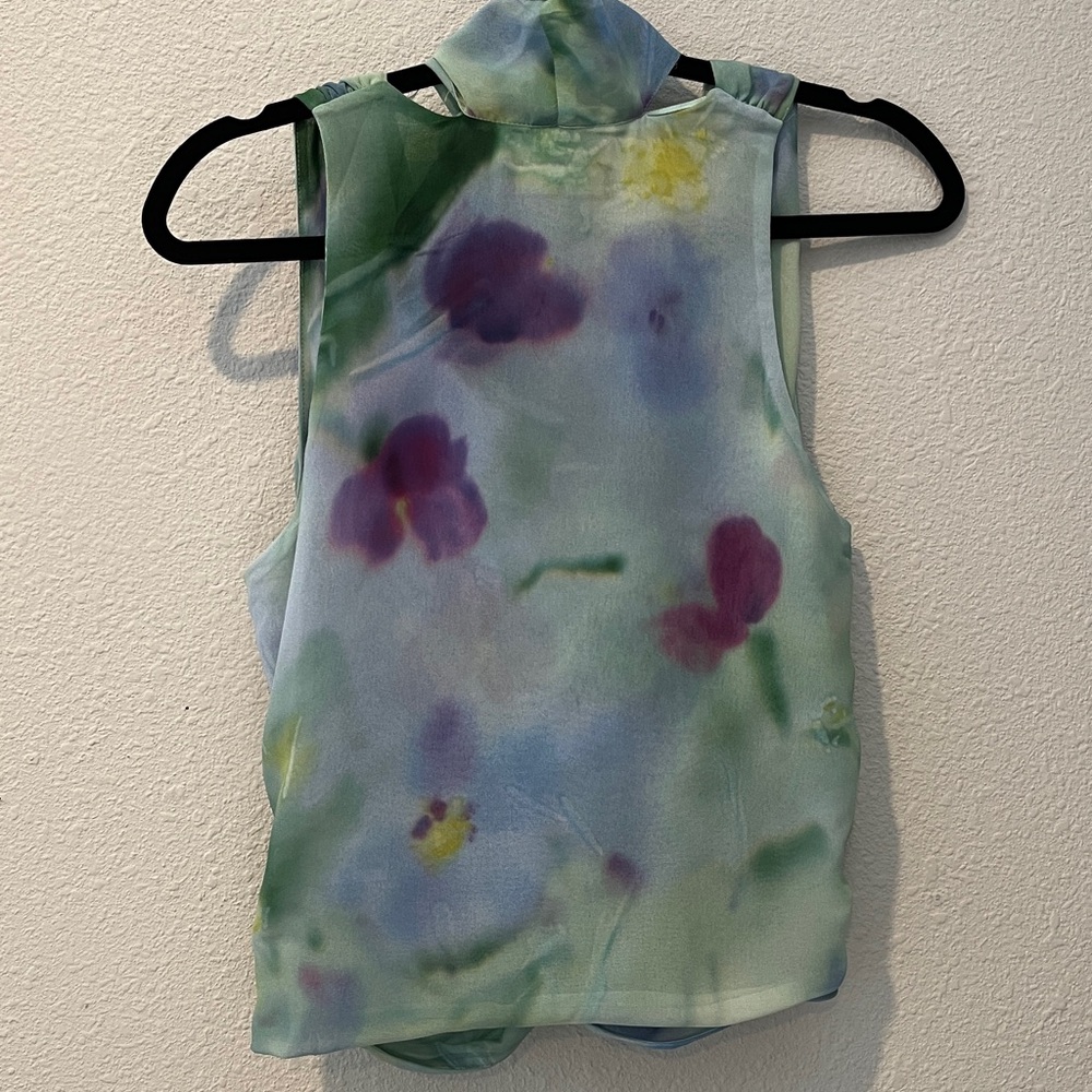 Zara Multicolor Sleeveless Blouse. V-Neck with Bow Tie Neckline
Tie-Dye
Sz SM - Picture 10 of 16